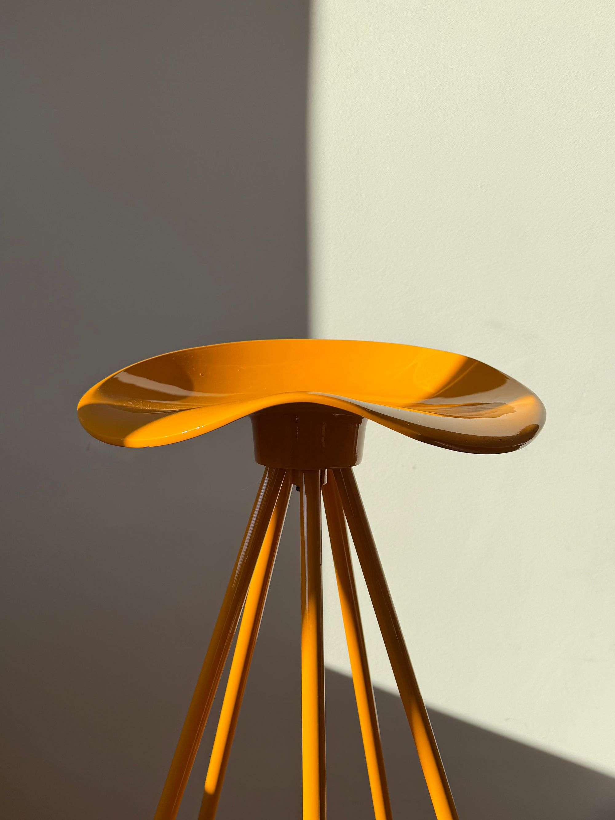 Taburete Jamaica – Edición Especial Amarilla (pieza única)